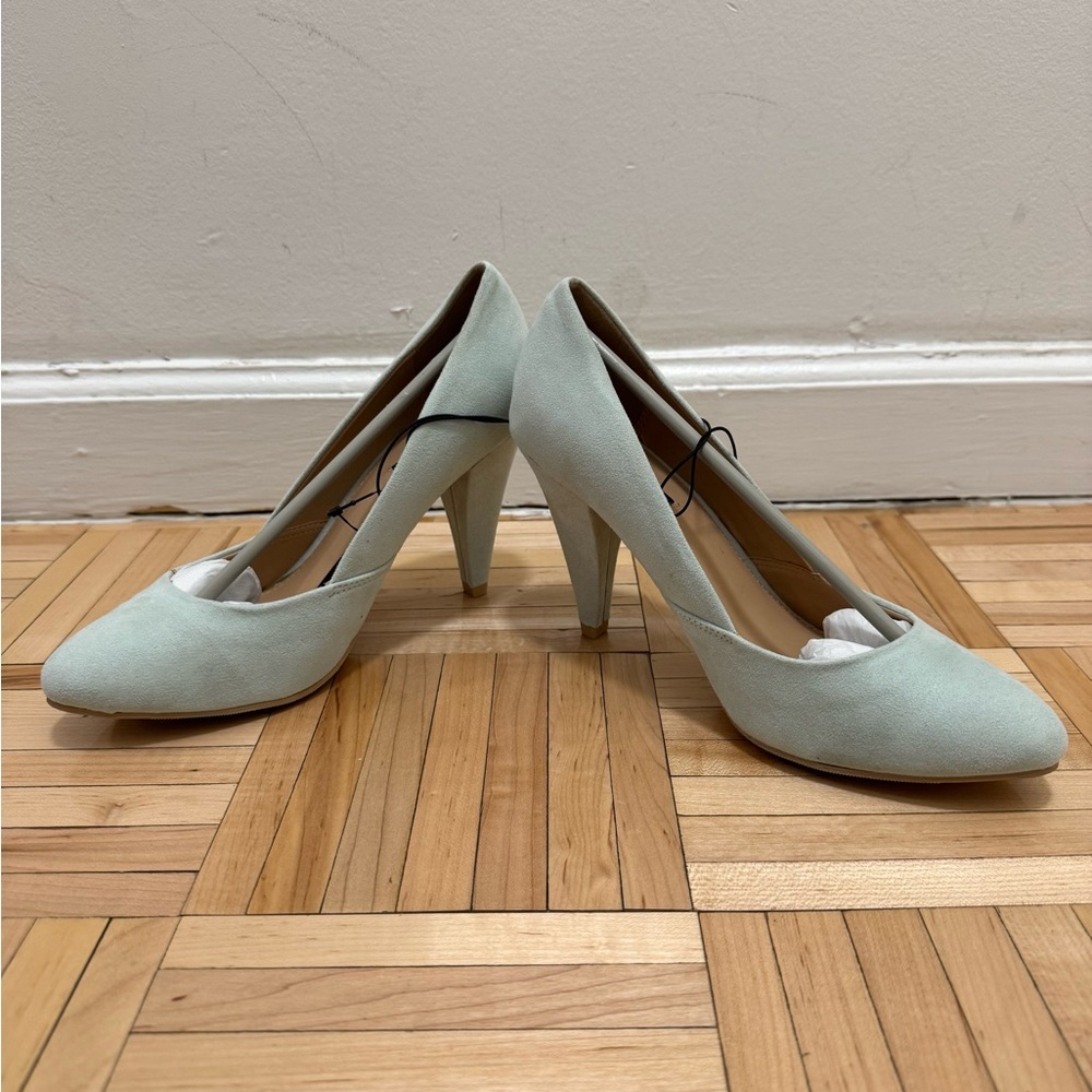 Mint Green Faux-Suede Forever21 Heels — Size 7.5 (NWT)